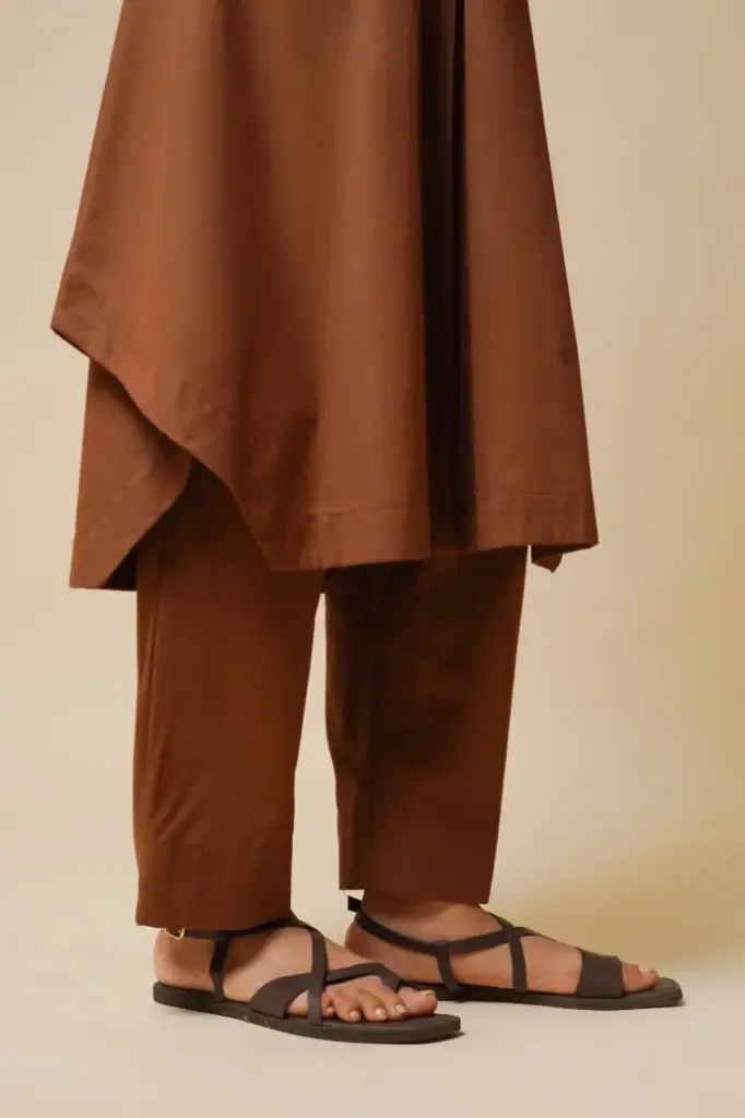 V-NECK CENTER PLEATED KURTA SET (BROWN)